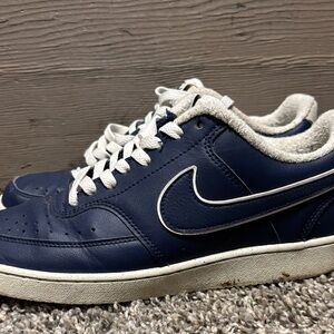 Nike men’s court vision Navy and White size 8